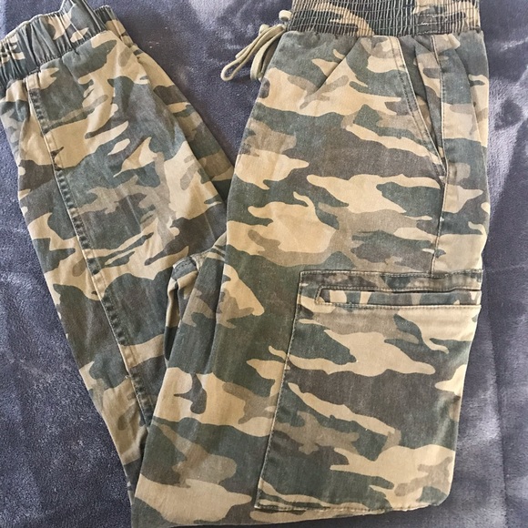 Hollister Pants & Jumpsuits Hollister Ultra High Rise Camo Cargo